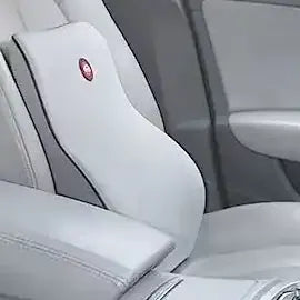 Cojín lumbar colocado en un asiento de coche